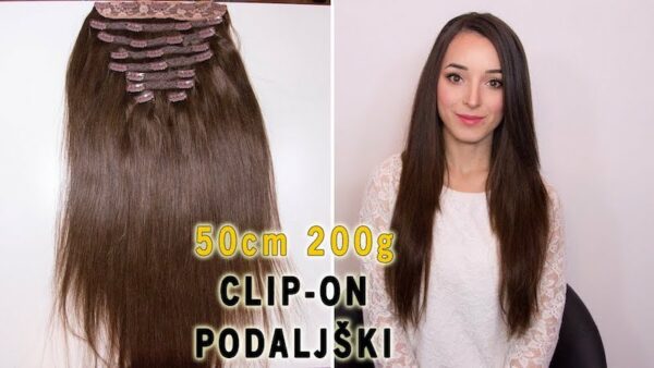 50 cm hosszú, 200 g súlyú, barna clip-on hajhosszabbítás, természetes megjelenésű női modell viseli.